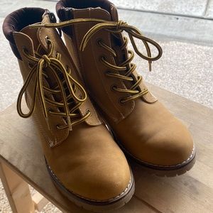 Youth girl boots